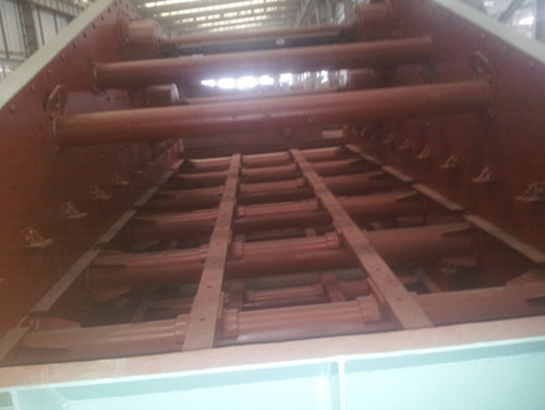 聚脲材料防腐能力强用什么设备施工?(图2) 矿机聚脲耐磨工程