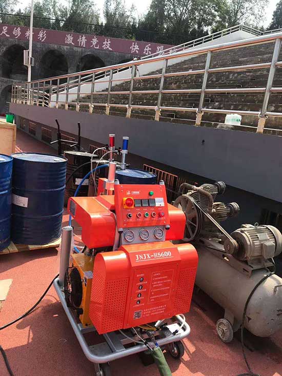 体育场看台聚脲防水涂料(图1) 体育场看台聚脲防水涂料喷涂案例